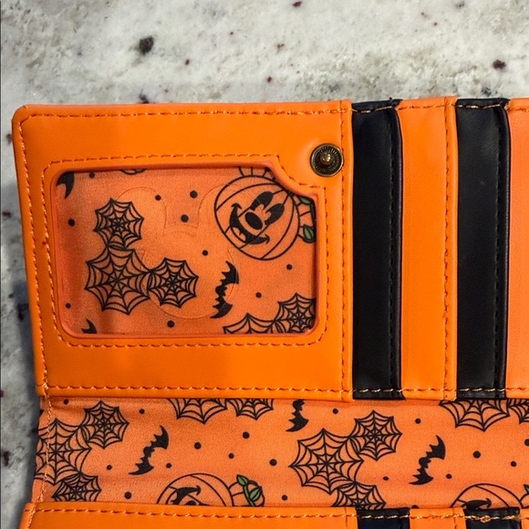 Disney Loungefly Mick- O Lantern Glow in the Dark Halloween Wallet - Picture 9 of 10